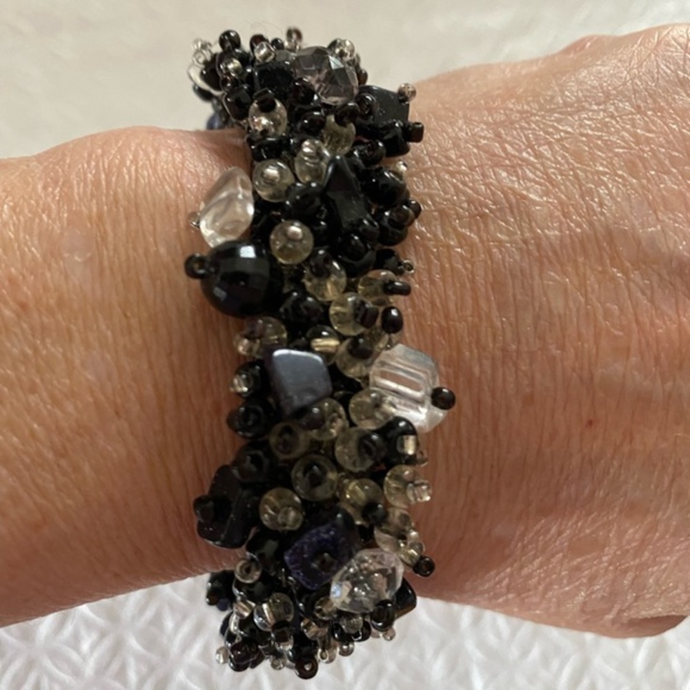 Handmade Mexican Beaded bracelet‎. Black, glass beads. 7 inches length.